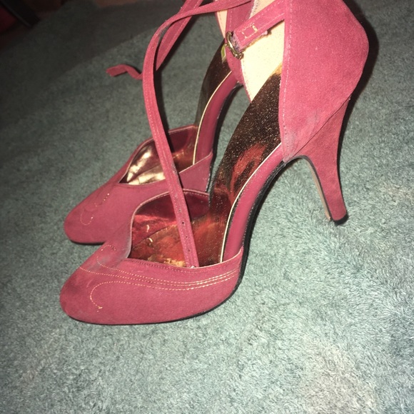 Wine heels with gold accent - Picture 2 of 3
